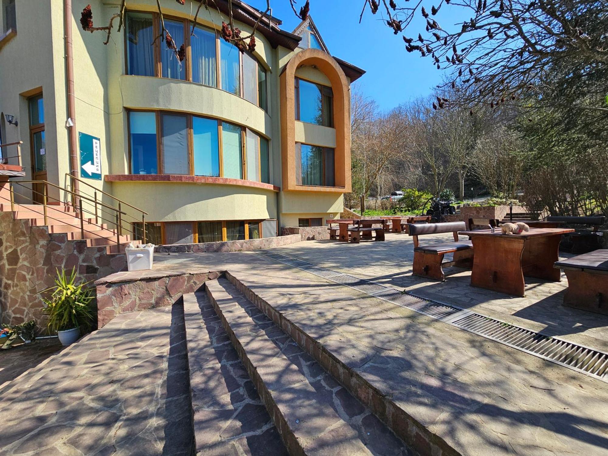 Hôtel Kesta Za Gosti Sboriana à Gramatikovo Extérieur photo